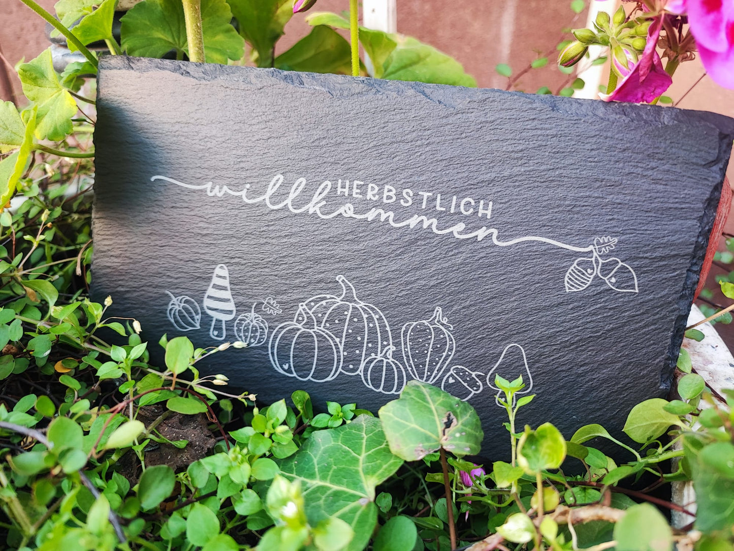 Schiefertafel mit Motiv und Spruch