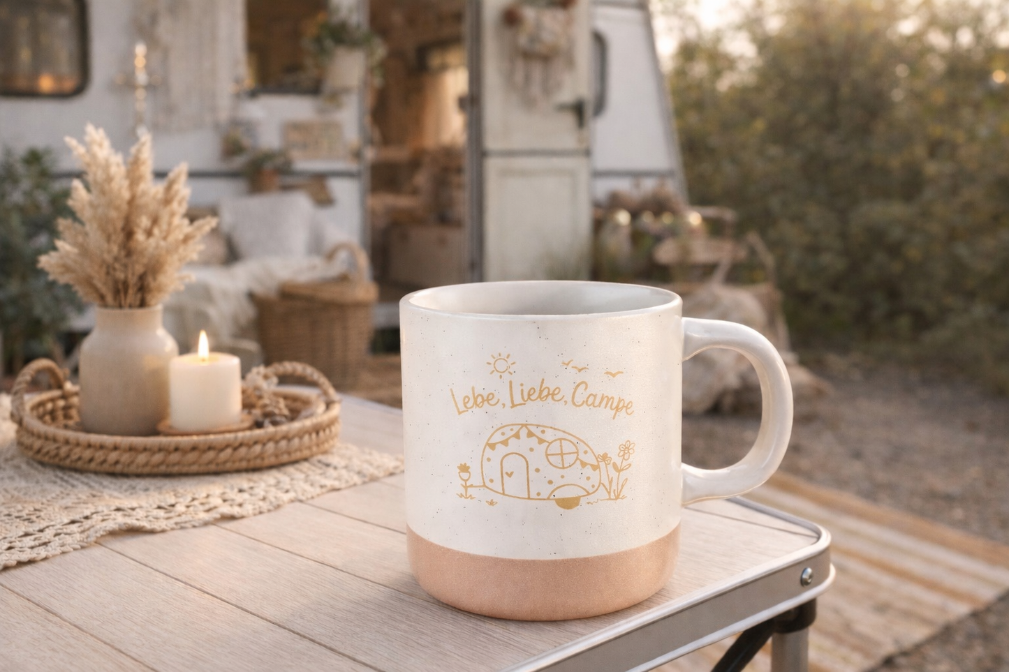 "Lebe, Liebe, Campe" Handgetöpferte Tasse Wohnwagen